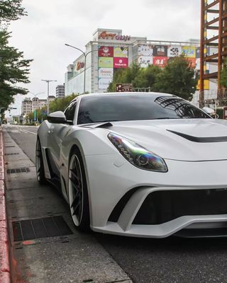 Ferrari F12 Karbon Fiber gövde Kiti F12 Novitec N-largo tarzı ön ve arka tampon tekerlek kemeri F12 ön dudak difüzörü spoyler