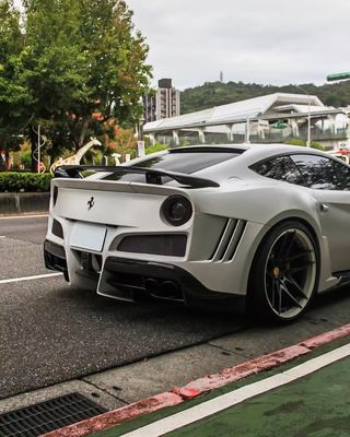 Ferrari F12 Karbon Fiber gövde Kiti F12 Novitec N-largo tarzı ön ve arka tampon tekerlek kemeri F12 ön dudak difüzörü spoyler