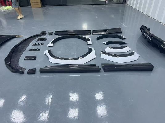 Lamborghini Urus Karbon fiber gövde Kit URUS 1016 tarzı karbon fiber ön dudak difüzörü spoiler kapot tekerlek kemeri