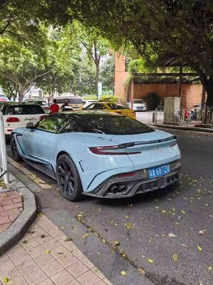 Aston Martin DB11 Karbon Fiber Body Kit DB11 Mansory tarzı ön ve arka tampon yan etek koruyucu kaptan spoiler