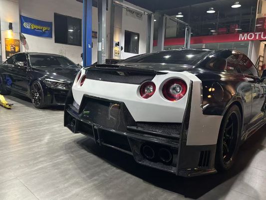 Nissan GTR Karbon fiber gövde Kit GTR r35 2024nismo tarzı yükseltilmiş ön ve arka tampon spoilerleri kaputu koruyucuları