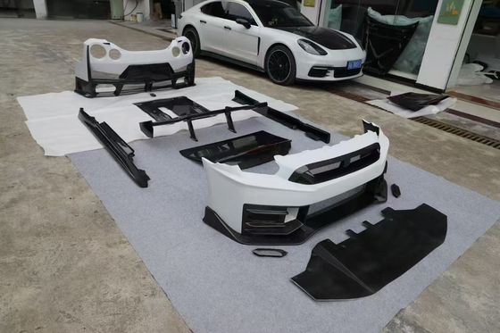 Nissan GTR Karbon fiber gövde Kit GTR r35 2024nismo tarzı yükseltilmiş ön ve arka tampon spoilerleri kaputu koruyucuları