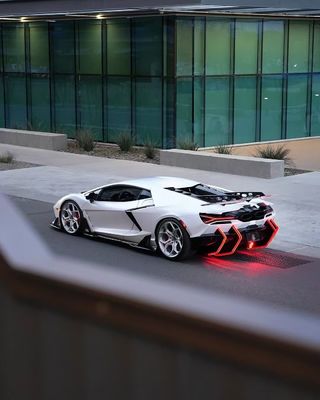 Lamborghini Revuelto Özel vücut kitleri Karbon fiber DUKE tarzı Özel ön difüzör
