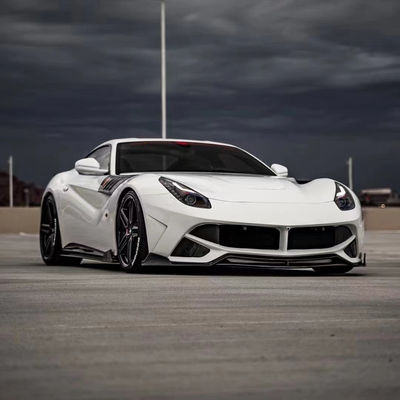 Ferrari F12 için Karbon Fiber Bodies Kit F12 SVR tarzı Ön ve Arka Tampon Spoilers ile Hood Fenders'ı yükseltti