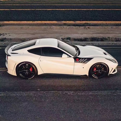 Ferrari F12 için Karbon Fiber Bodies Kit F12 SVR tarzı Ön ve Arka Tampon Spoilers ile Hood Fenders'ı yükseltti