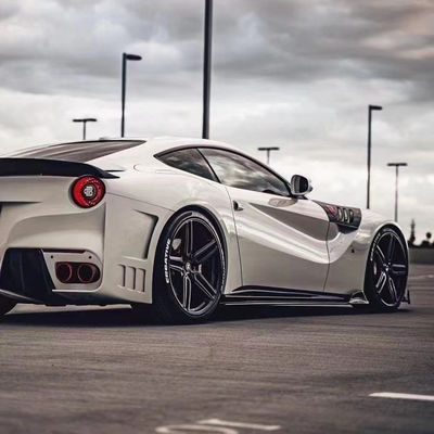 Ferrari F12 için Karbon Fiber Bodies Kit F12 SVR tarzı Ön ve Arka Tampon Spoilers ile Hood Fenders'ı yükseltti