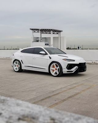 Lamborghini URUS Karbon Vücut Kit NT Stil Ön Dudak Diffuser Spoiler Özel Geniş Vücut Kitleri