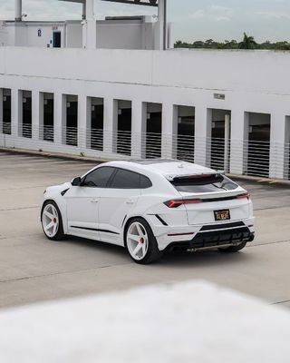 Lamborghini URUS Karbon Vücut Kit NT Stil Ön Dudak Diffuser Spoiler Özel Geniş Vücut Kitleri