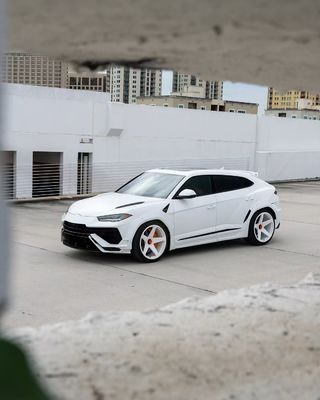 Lamborghini URUS Karbon Vücut Kit NT Stil Ön Dudak Diffuser Spoiler Özel Geniş Vücut Kitleri