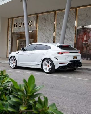 Lamborghini URUS Karbon Vücut Kit NT Stil Ön Dudak Diffuser Spoiler Özel Geniş Vücut Kitleri