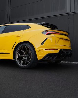 Sarı Lamborghini Urus Body Kit Karbon Fiber Ön Dudak Lüks Araba Diffuser Geniş Vücut Kit