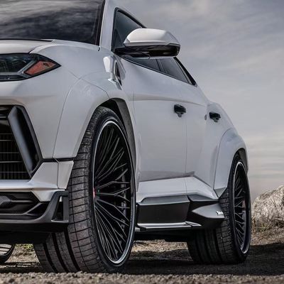RT URUS SUV Lamborghini için Karbon Vücut Kütesi Ön Dudak Difüzörü Tekerlek Kemeri Geniş Vücut Kütesi