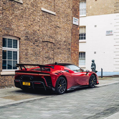 SF90FXX Ferrari SF90 Body Kit Ön ve Arka Araba Tamponu Yan Etek Fırçası Arka Fenerler