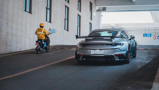 Porsche 911 992 Karbon Fiber Body Kit 992 MIW tarzı Yeniletilmiş Ön ve Arka Bump Spoiler Hood Geniş Vücut Kit