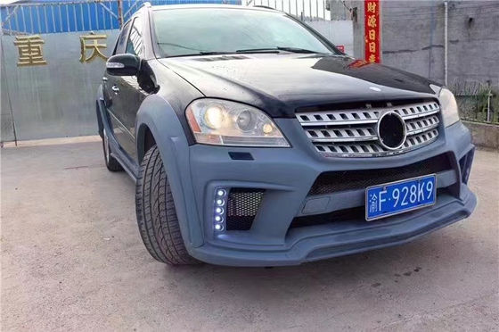 WALD Style Mercedes W164 ML300 ML350 ML400 ML500 ML63 için geniş vücut kıyafeti Ön ve arka tampon yan etekler