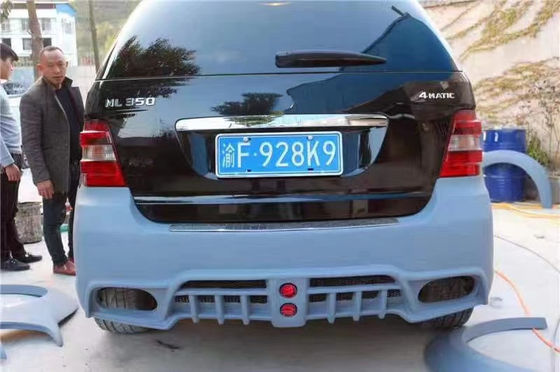 WALD Style Mercedes W164 ML300 ML350 ML400 ML500 ML63 için geniş vücut kıyafeti Ön ve arka tampon yan etekler