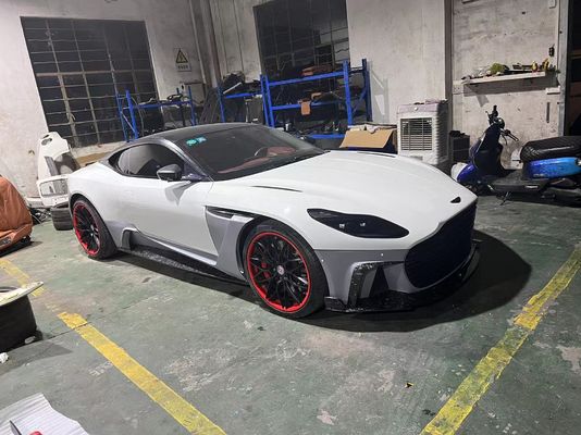 DB11 Aston Martin Geniş Vücut Kütesi Yeşil Bumper Lip Splitter Db11 Body Kit