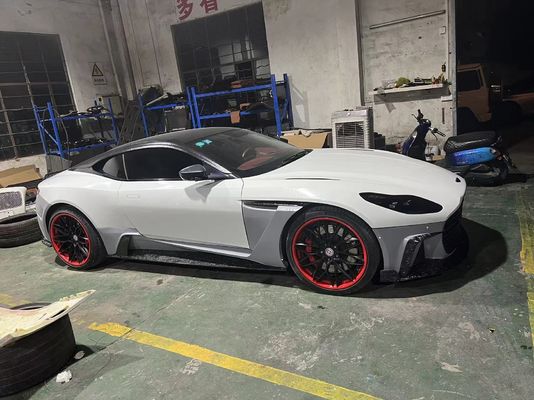 DB11 Aston Martin Geniş Vücut Kütesi Yeşil Bumper Lip Splitter Db11 Body Kit
