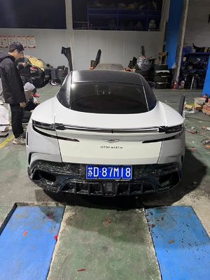 DB11 Aston Martin Geniş Vücut Kütesi Yeşil Bumper Lip Splitter Db11 Body Kit