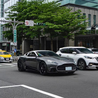 DB11 Aston Martin Body Kit Özel Renkli Kapuk Karbon Fiber Motor Kapak 2017-