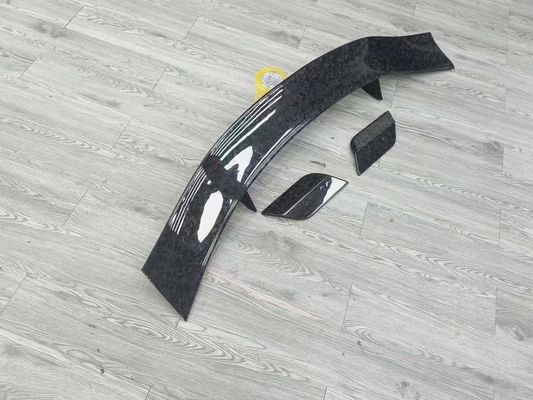 Parlak Siyah Aston Martin Body Kit DBX MSY Tarzı Karbon Fiber Spoiler Wing