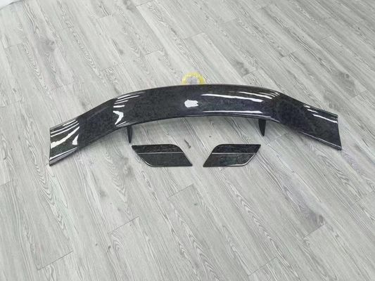 Parlak Siyah Aston Martin Body Kit DBX MSY Tarzı Karbon Fiber Spoiler Wing